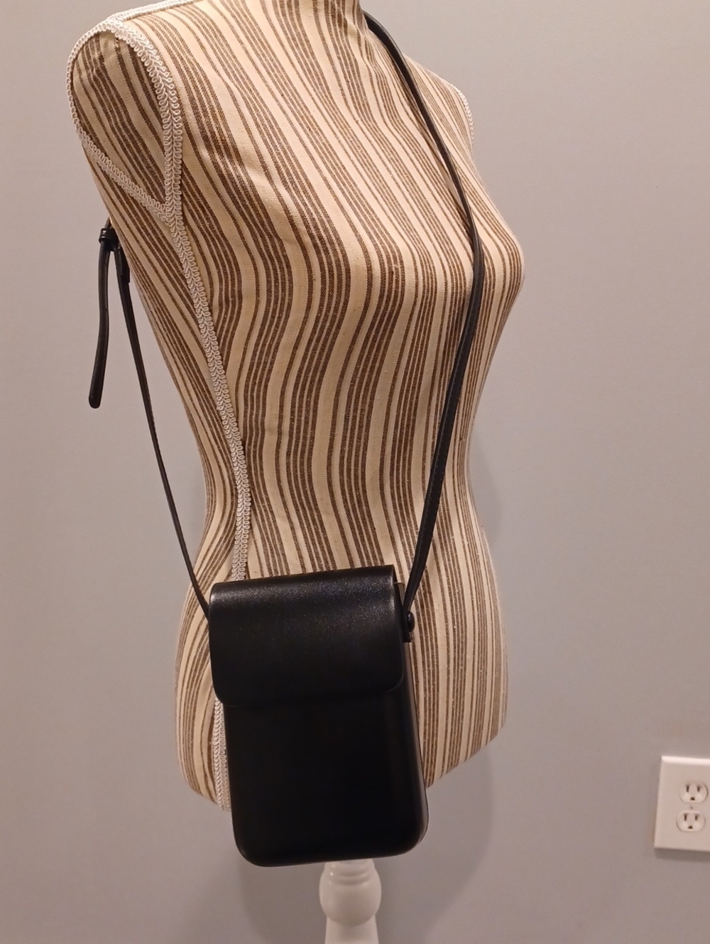 Classic Black Crossbody Phone Bag - Unbranded - Picture 1 of 6